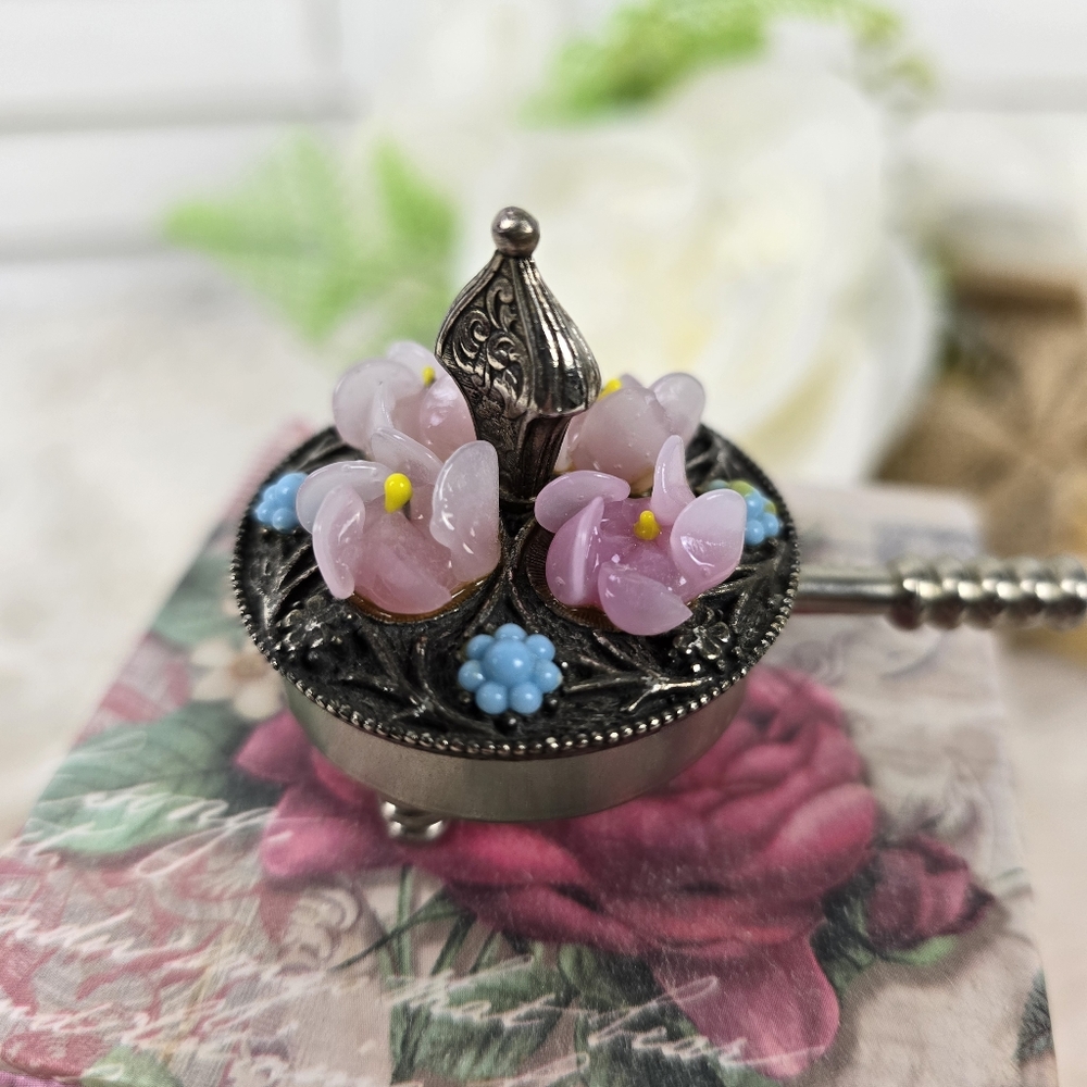 Vintage Mini Trinket Box in the Shape of a Pan - Picture 4 of 15